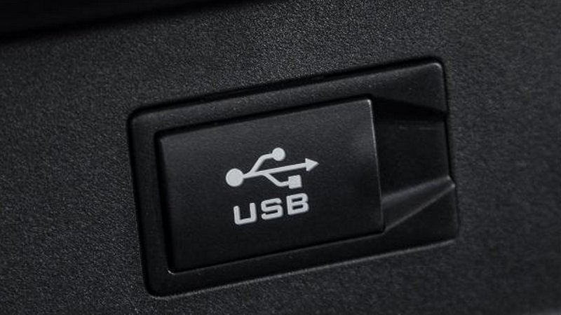 HAVAL M6, USB порт - алдыңғы